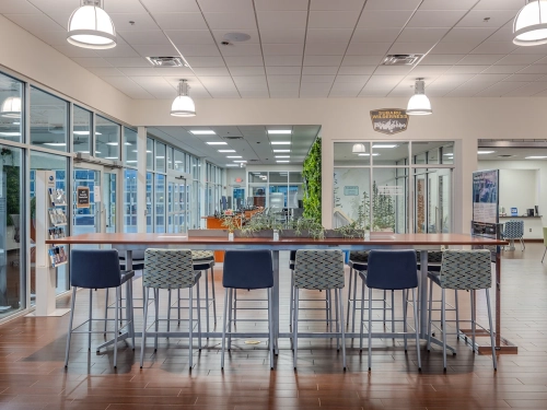 Fiesta Subaru - Comfortable waiting area, with Wi-Fi, refreshments, and workstations
